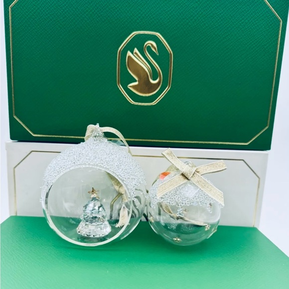 NIB Exclusive Swarovski Set/2 Balls With Christmas Tree Inside Ornament #5658125 - Picture 5 of 8